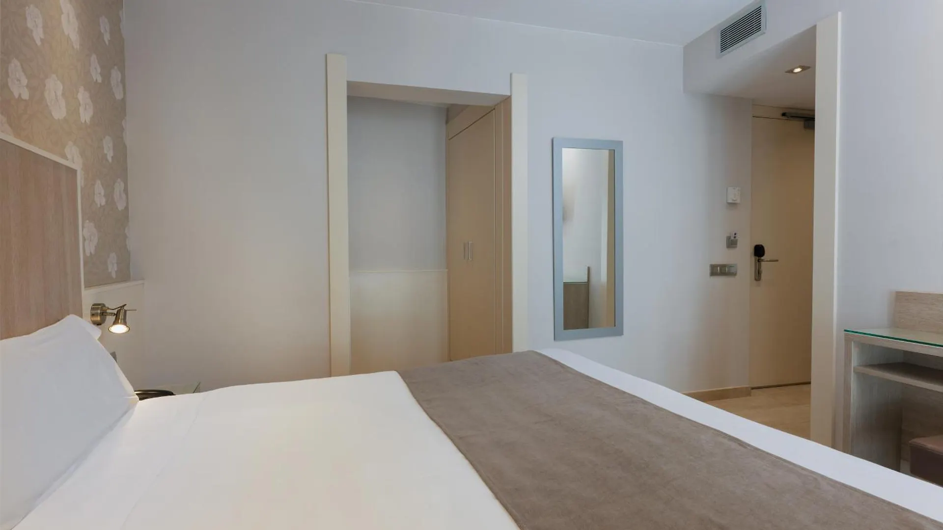 Hotel Santa Marta Barcelona 2*,  Spain