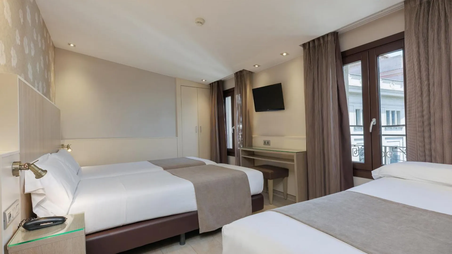 **  ברצלונה Hotel Santa Marta ספרד