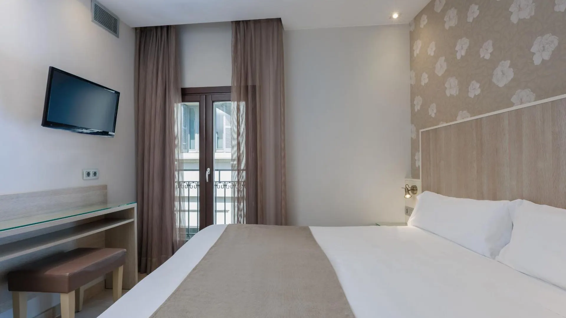 ברצלונה Hotel Santa Marta 2*,  ספרד