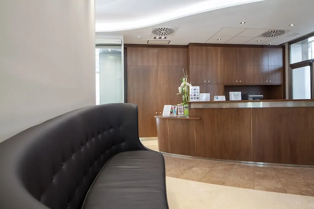 Hotel Santa Marta Barcelona 2*,